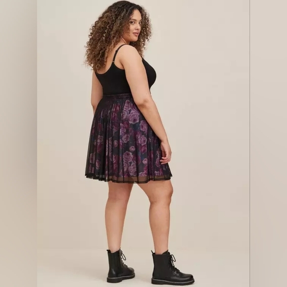 Torrids High Waisted A-Line Mini Skirt Black Gray Pink Mesh Overlay 3x - Picture 3 of 14